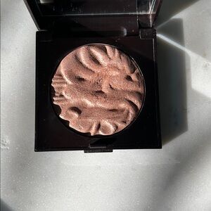 Laura Mercier Indiscretion face illuminator